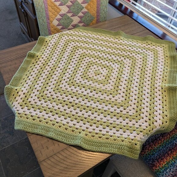 ** NEW ** Handmade / Hand Crocheted Baby / Toddler Afghan - Green Granny - Picture 1 of 2